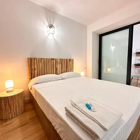 Apartament & Ayora *