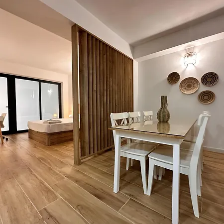 Apartment & Ayora